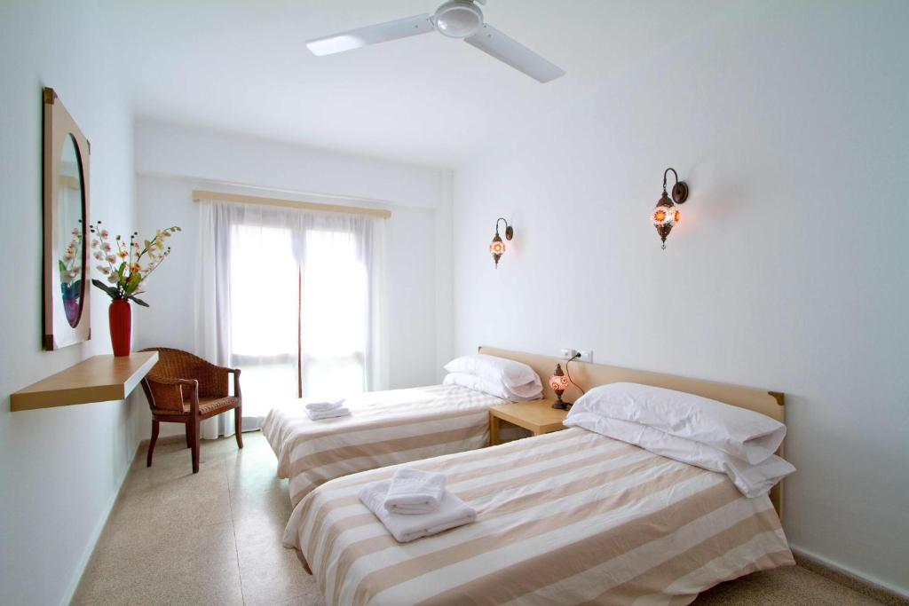 Hostal Paris Port de Pollenca Bilik gambar