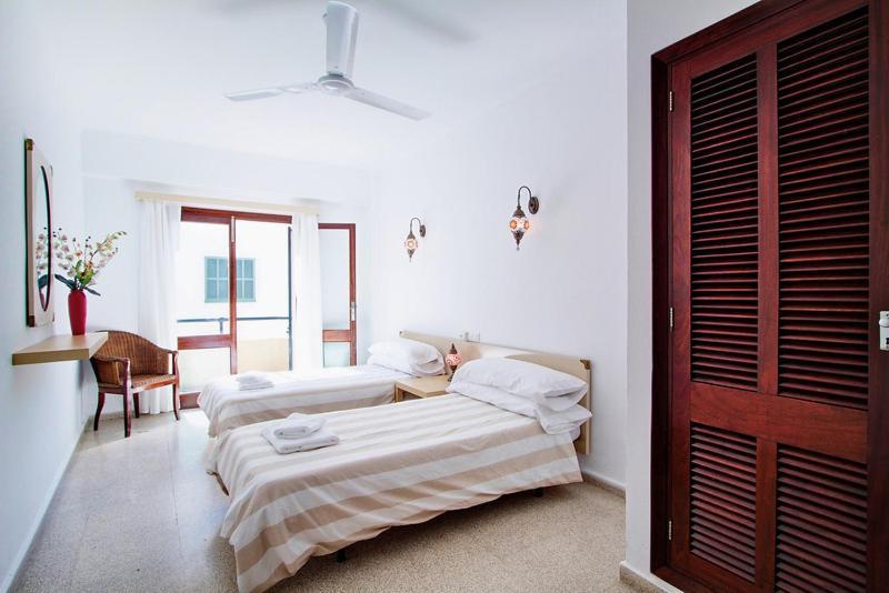 Hostal Paris Port de Pollenca Bilik gambar